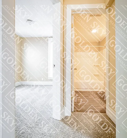 907 S Beacon St — Photo 3