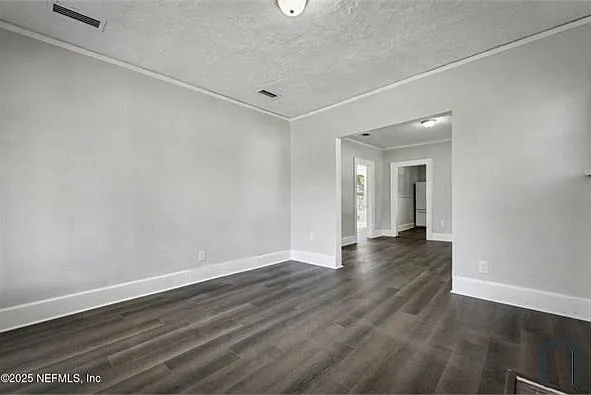 805 Lynton St — Photo 10