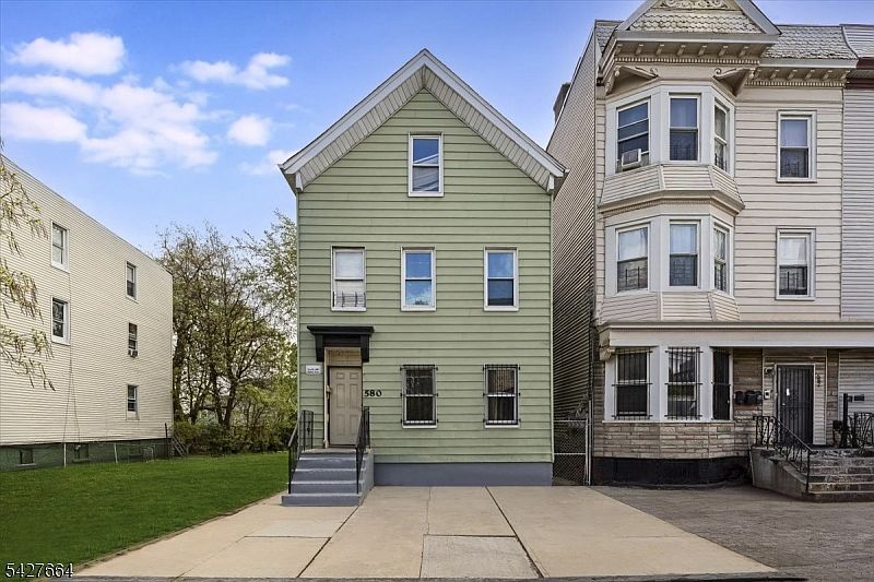 1st image of 580 Hunterdon St