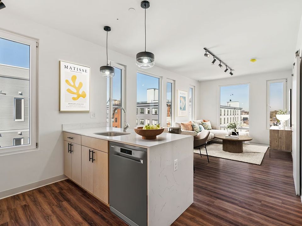 1st image of 4240 Chestnut St #324