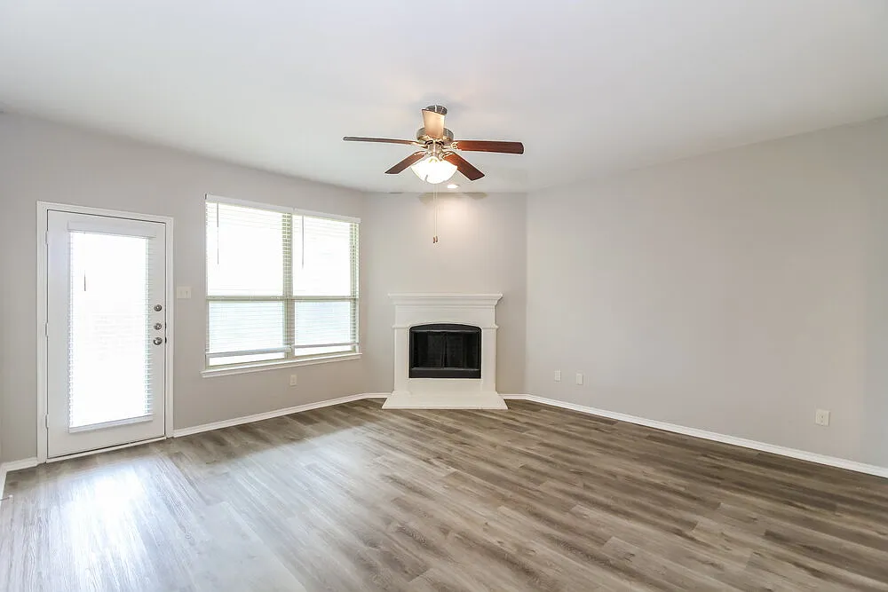 3 bed, 2.5 bath, 2206 sqft, $2,670 — Photo 4
