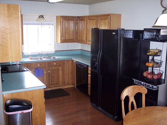 4th image of 815 S Tennis Court Dr
