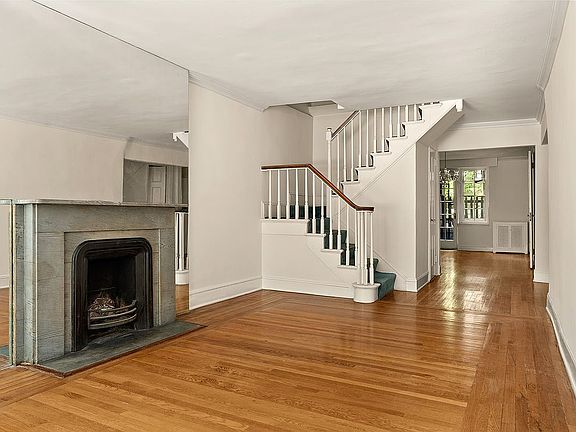 5th image of 113 E 81st St
