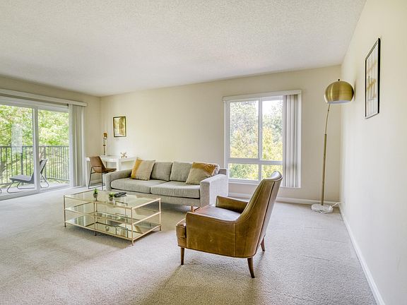 4th image of 1824 Oak Creek Dr #310