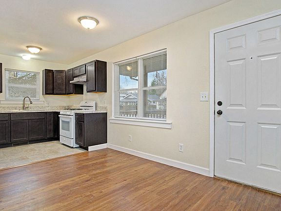 3rd image of 2300 Sanford St