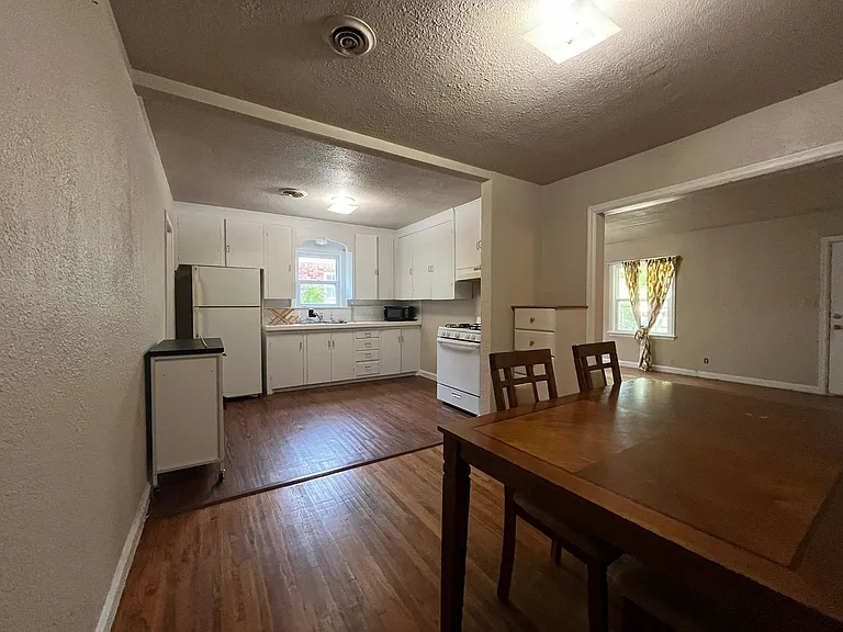 728 N Marion Ave — Photo 6
