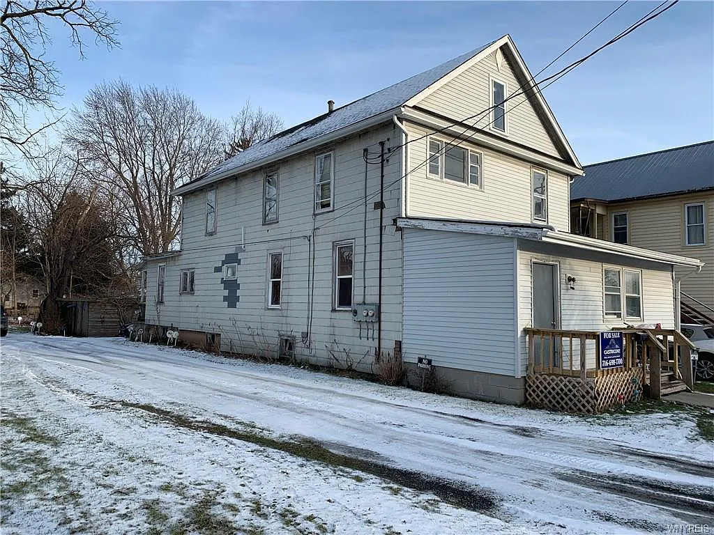 2765 Main St photo 1