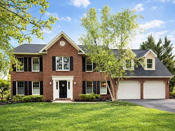 2635 Castlegreen Dr, Greencastle, PA 17225