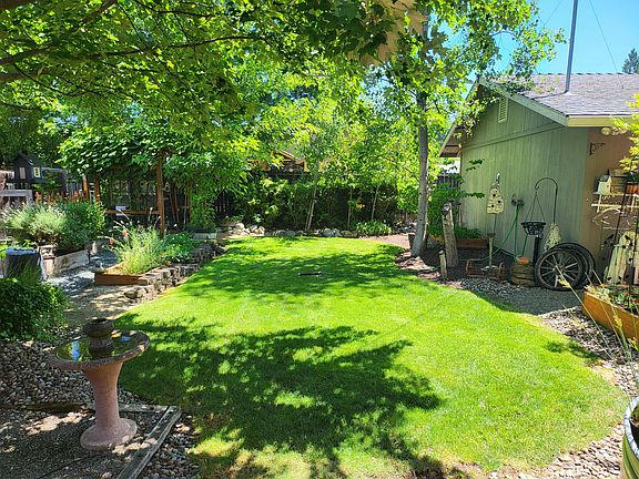 5th image of 1585 S Peach St