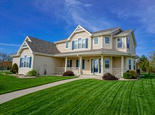 1397 Lakeridge Dr, Oconomowoc, WI 53066