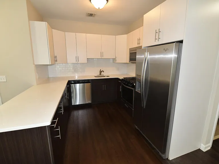 475 Avenel St #106 — Photo 3