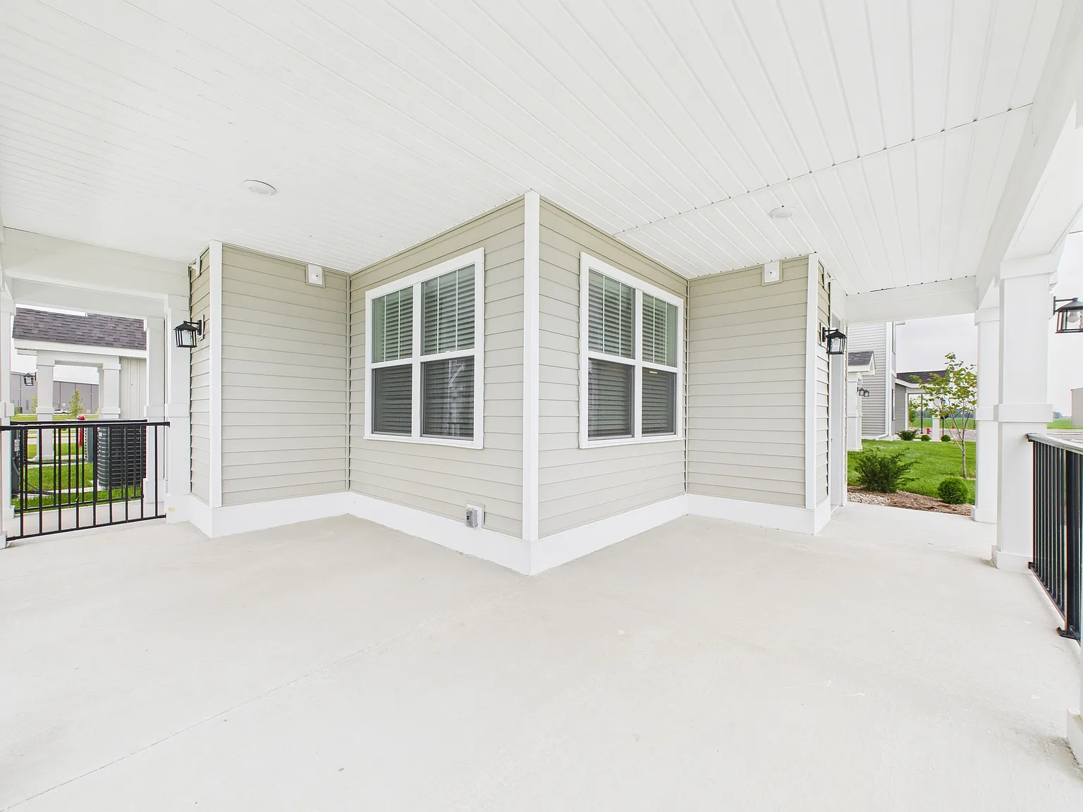 3 bed, 1420 sqft, $2,919 — Photo 3