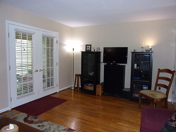 4th image of 6662 Briarfield Ave