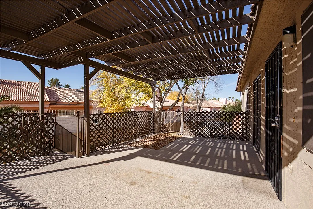 2 bed, 2.0 bath, 924 sqft, $1,575 — Photo 4