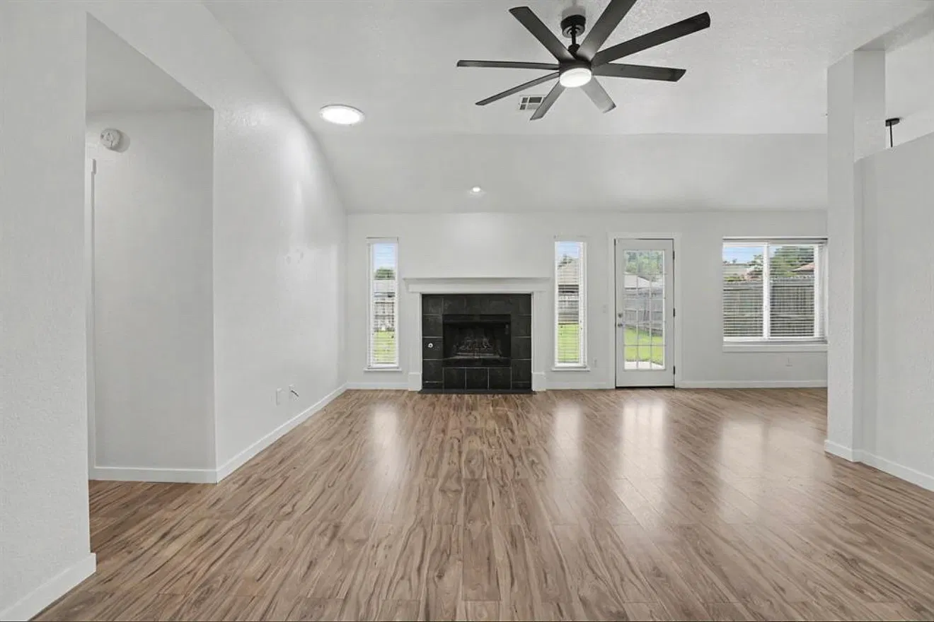 3 bed, 1400 sqft, $1,700 — Photo 3