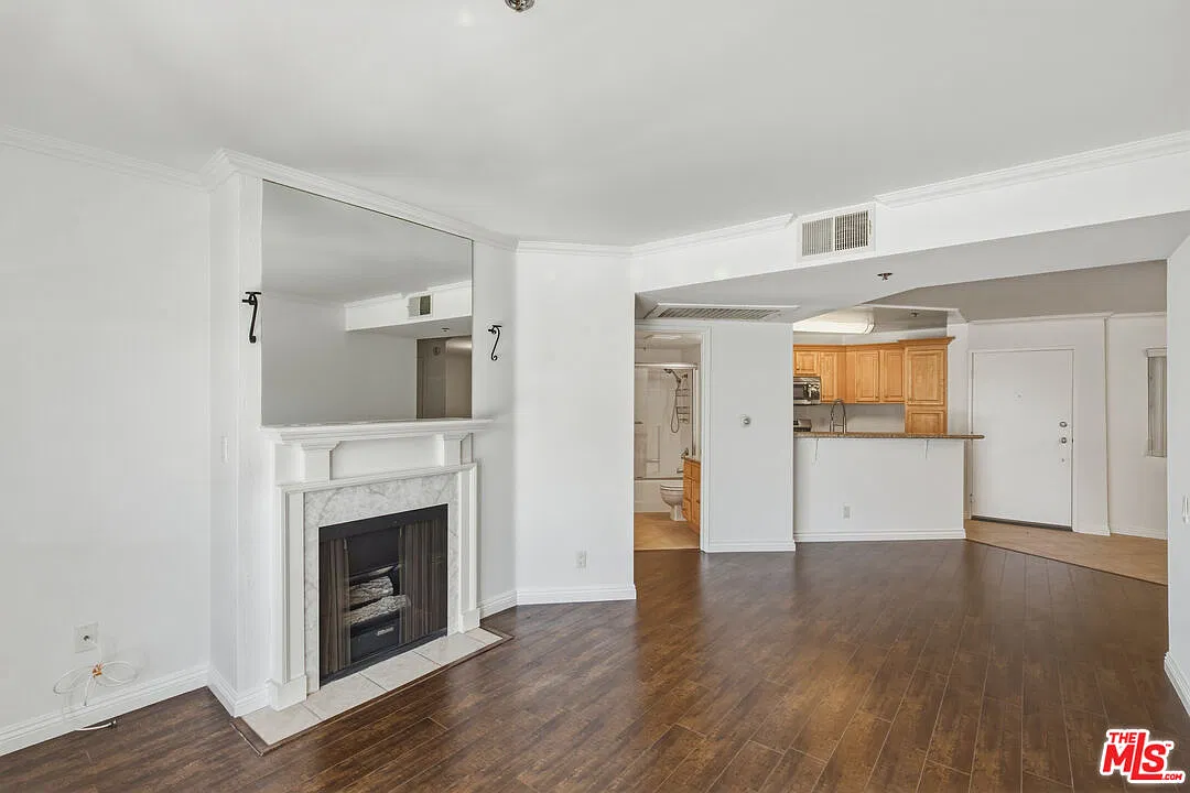2 bed, 2.0 bath, 870 sqft, $2,800 — Photo 3