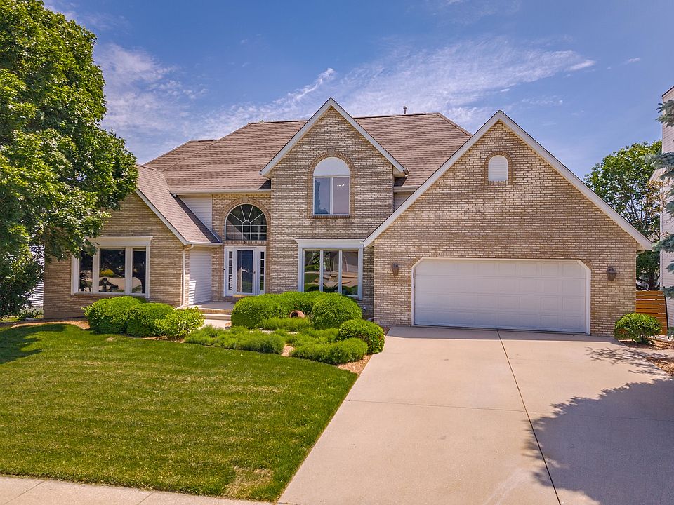 1st image of 9 Red Stone Ct