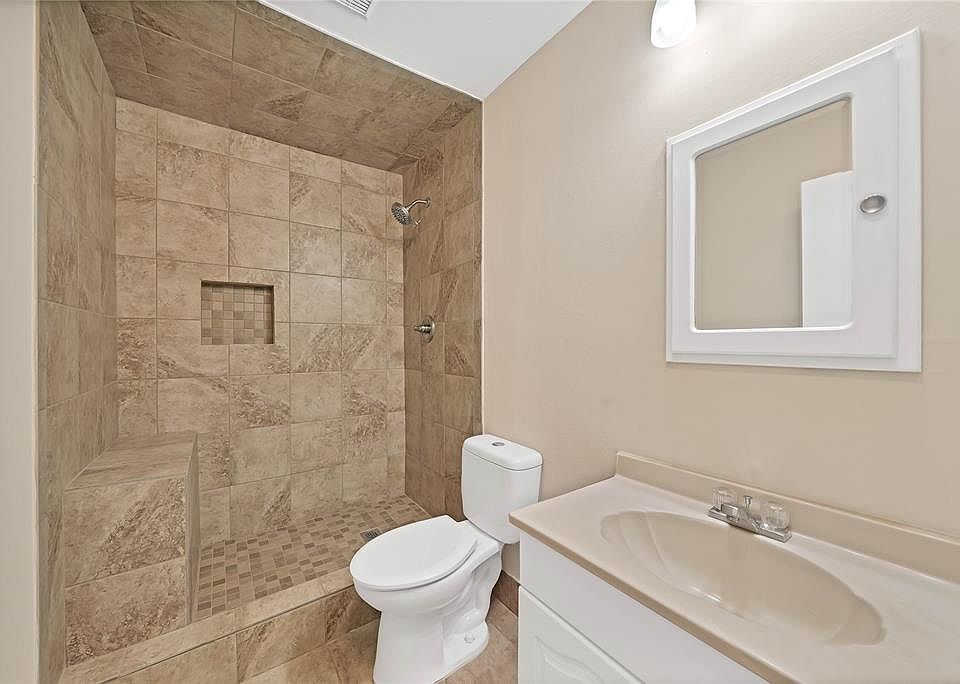 1st image of 2912 Camelot Ln