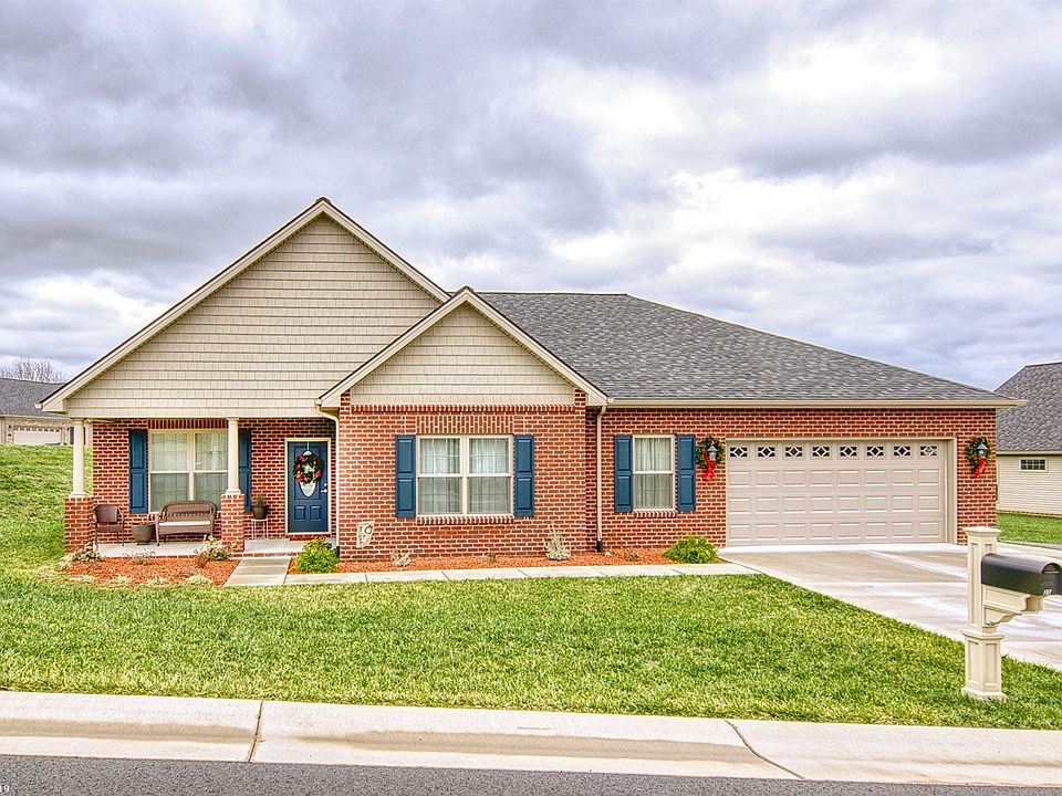 1st image of 25 Gavins Ct NW