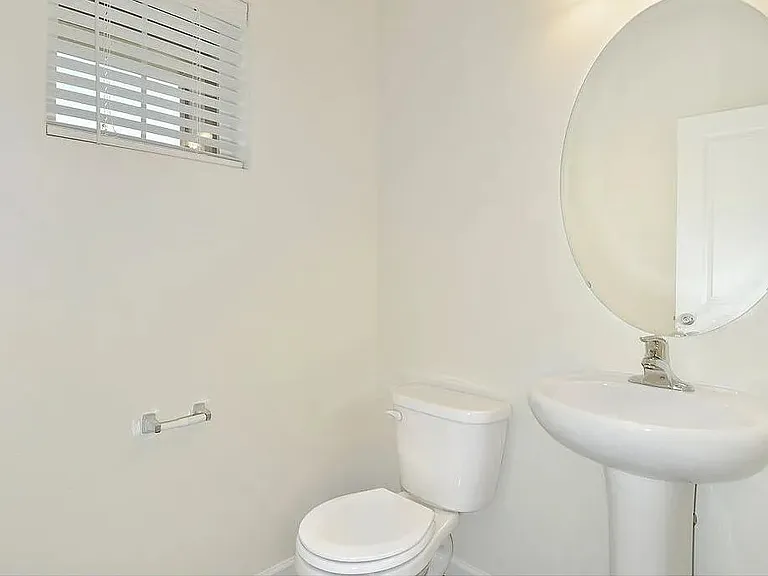 2129 NW Woodland Dr — Photo 3