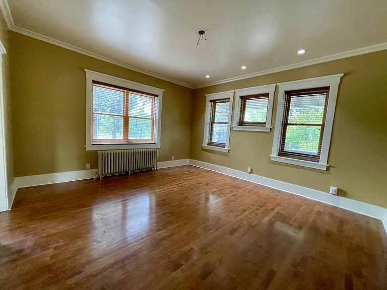 502 N 200 W — Photo 11