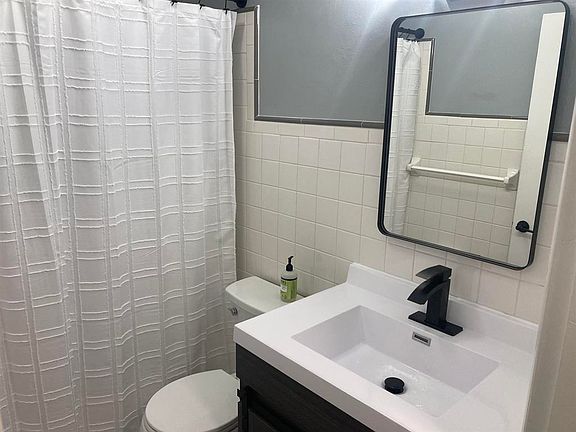 4th image of 1323 Booth Ave