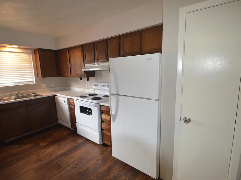 5327 S Fox St — Photo 3