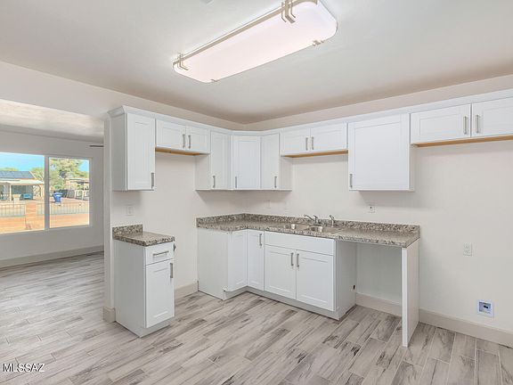 4th image of 901 W Calle Medina