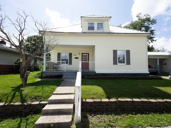 1011 S 1st St, Boonville, IN 47601