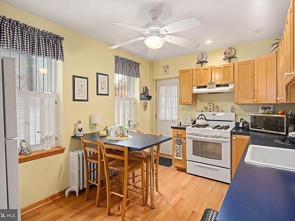 4th image of 2727 E Ann St