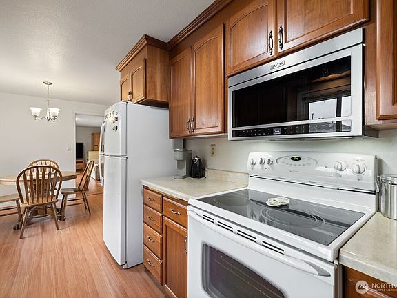 4th image of 1127 12th Avenue SE