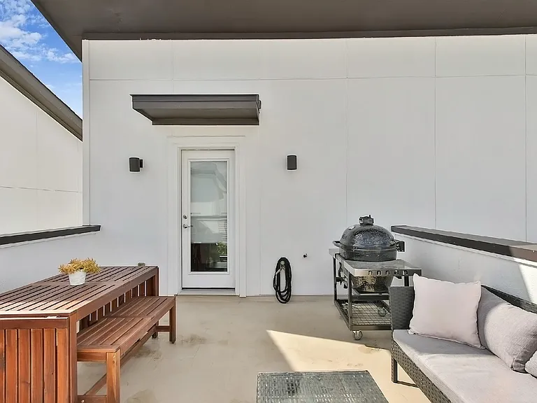 1814 Bingham St — Photo 44