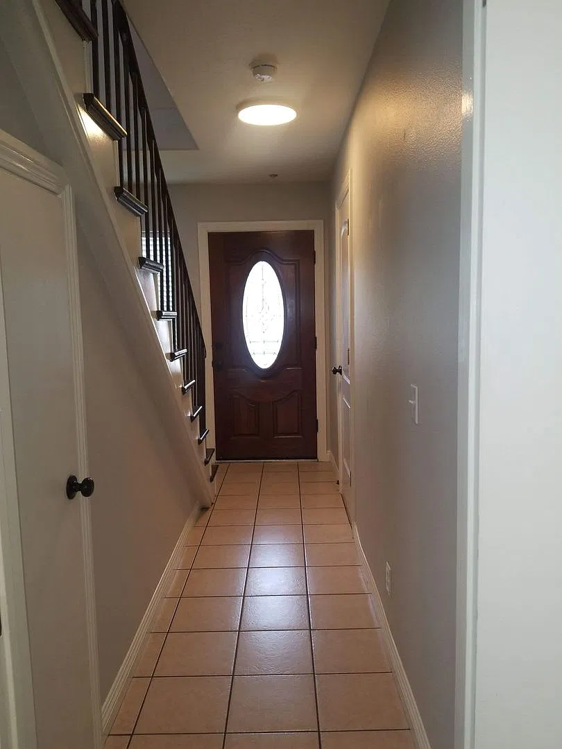 For Rent 3+2 Updated Condominium — Photo 4