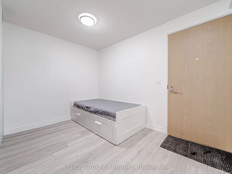 225 Village Green Sq #2010 — Photo 15