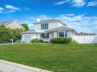 35 Sunset Ln, Patchogue, NY 11772