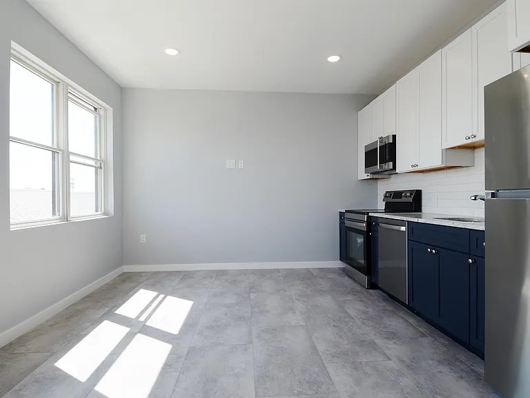 82 E 31st St #203 — Photo 4
