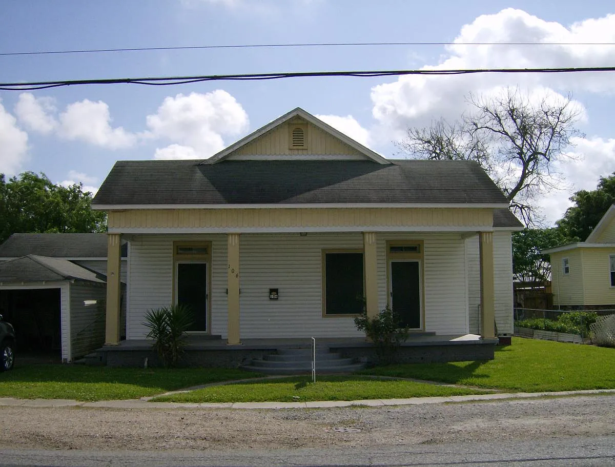 2 bed, $700 — Photo 1