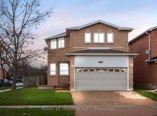 138 Atkins Cir, Brampton, ON L6X4E7