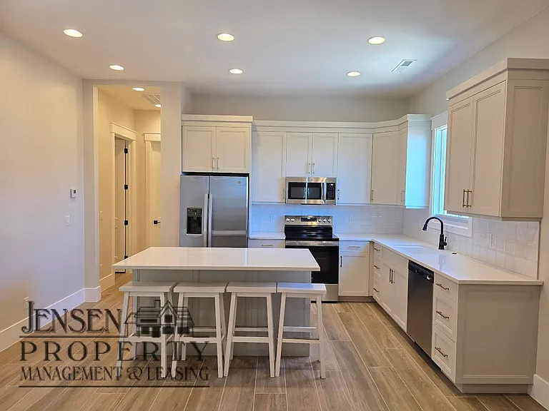 2342 S Breckenridge Dr — Photo 3