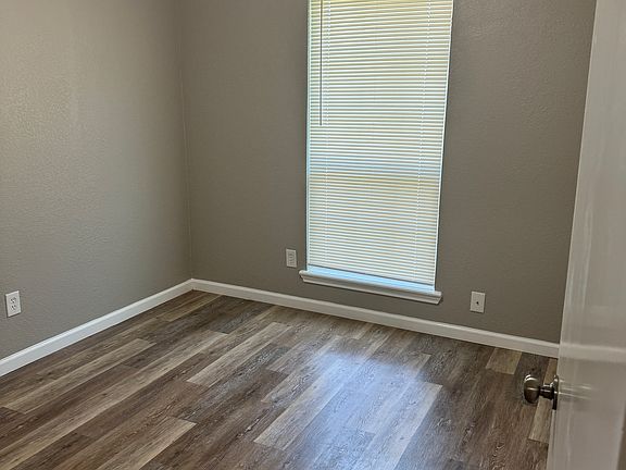 3rd image of 533 Linda Dr