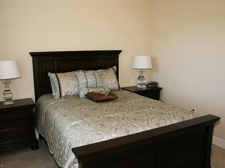 3296 Pacific Dr — Photo 8