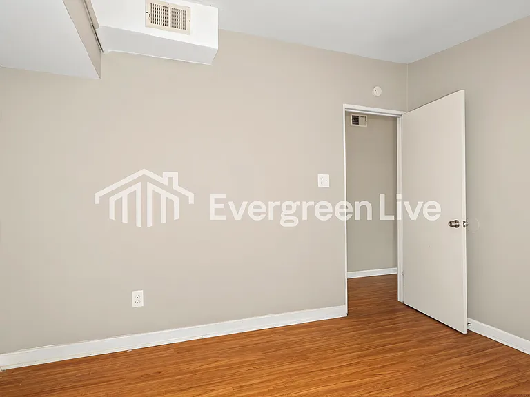 70 Taney Dr — Photo 16
