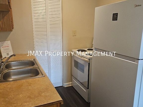 4th image of 622 Walnut Ave SW APT C