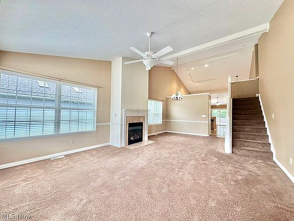 2nd image of 1070 Somerset Ln