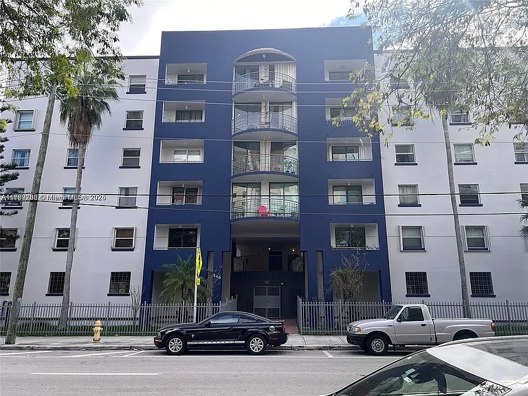 546 SW 1st St #204 — Photo 9