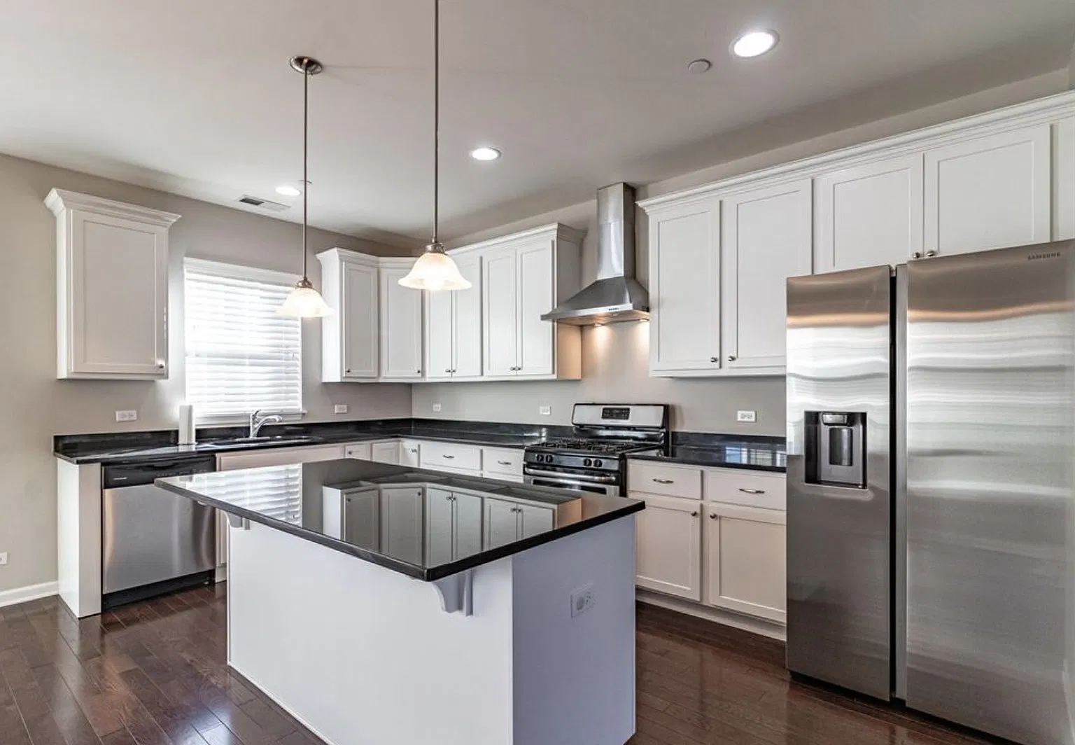 3 bed, 4.0 bath, 2242 sqft, $3,800 — Photo 3