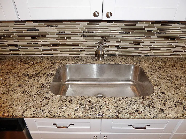 4406 Kinloch Dr — Photo 8