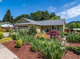 615 SE Parkway Dr, Winston, OR 97496