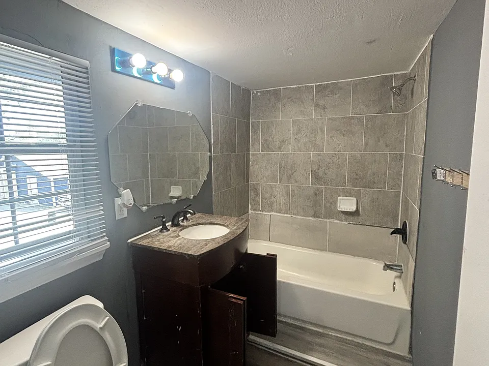 7049 Avenue E #1