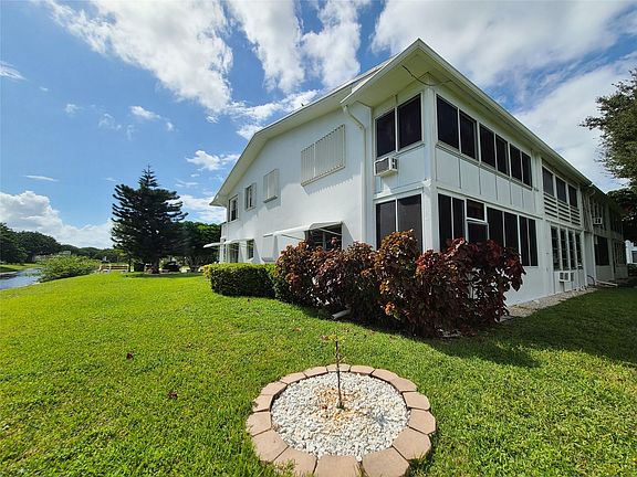 3rd image of 281 Oakridge Q #281
